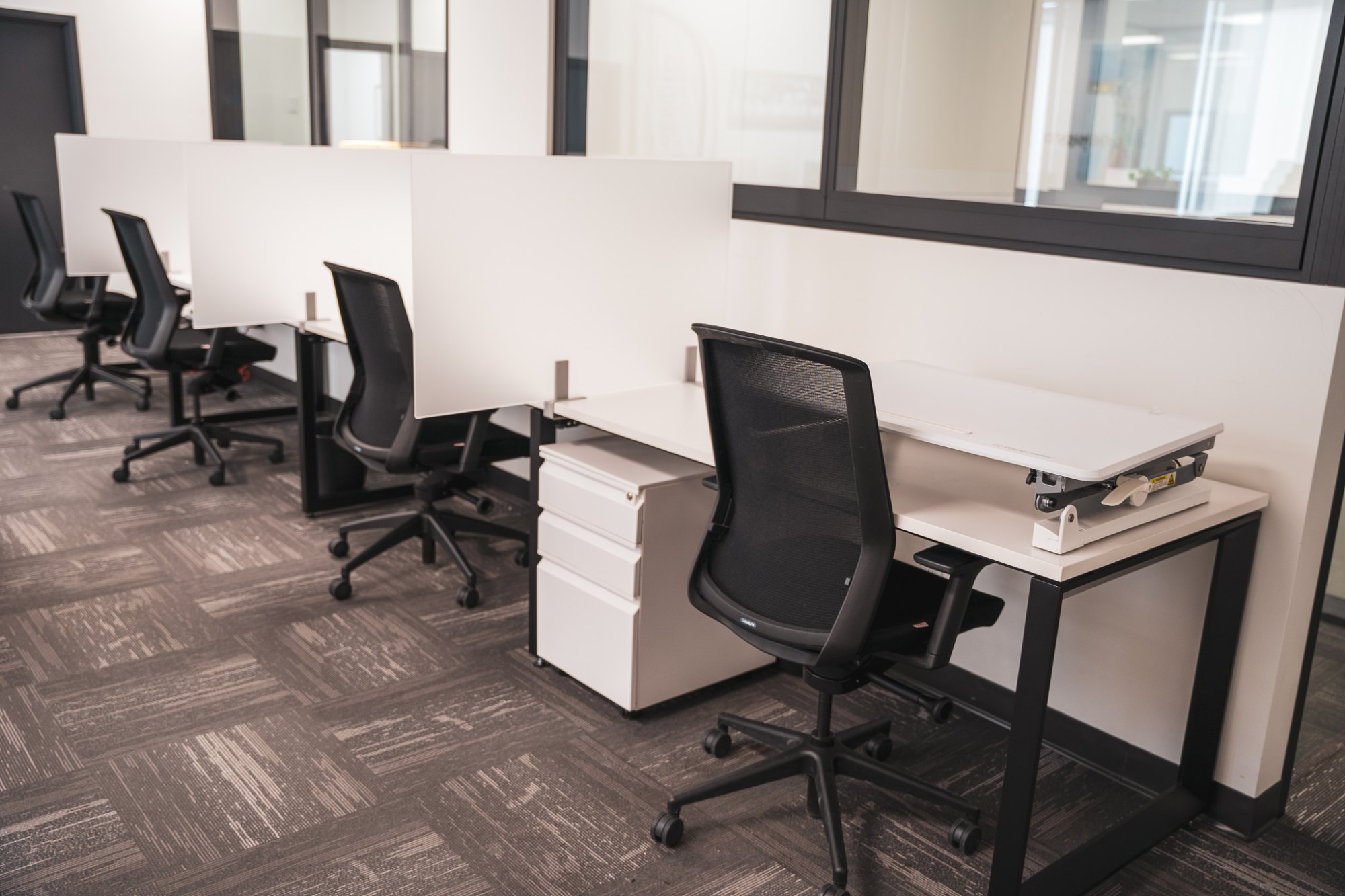 Dedicated desks at Hedhofis Longueuil