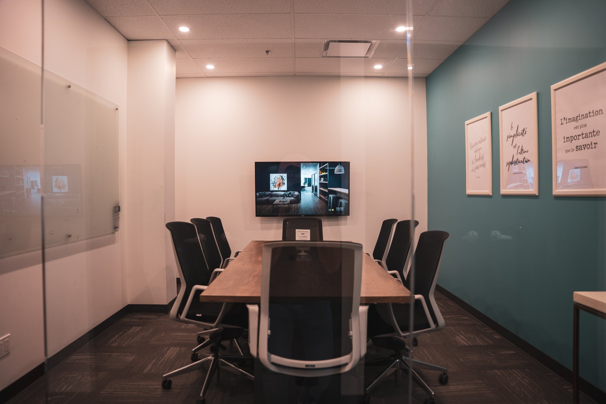 8-seat meeting room at Hedhofis Longueuil