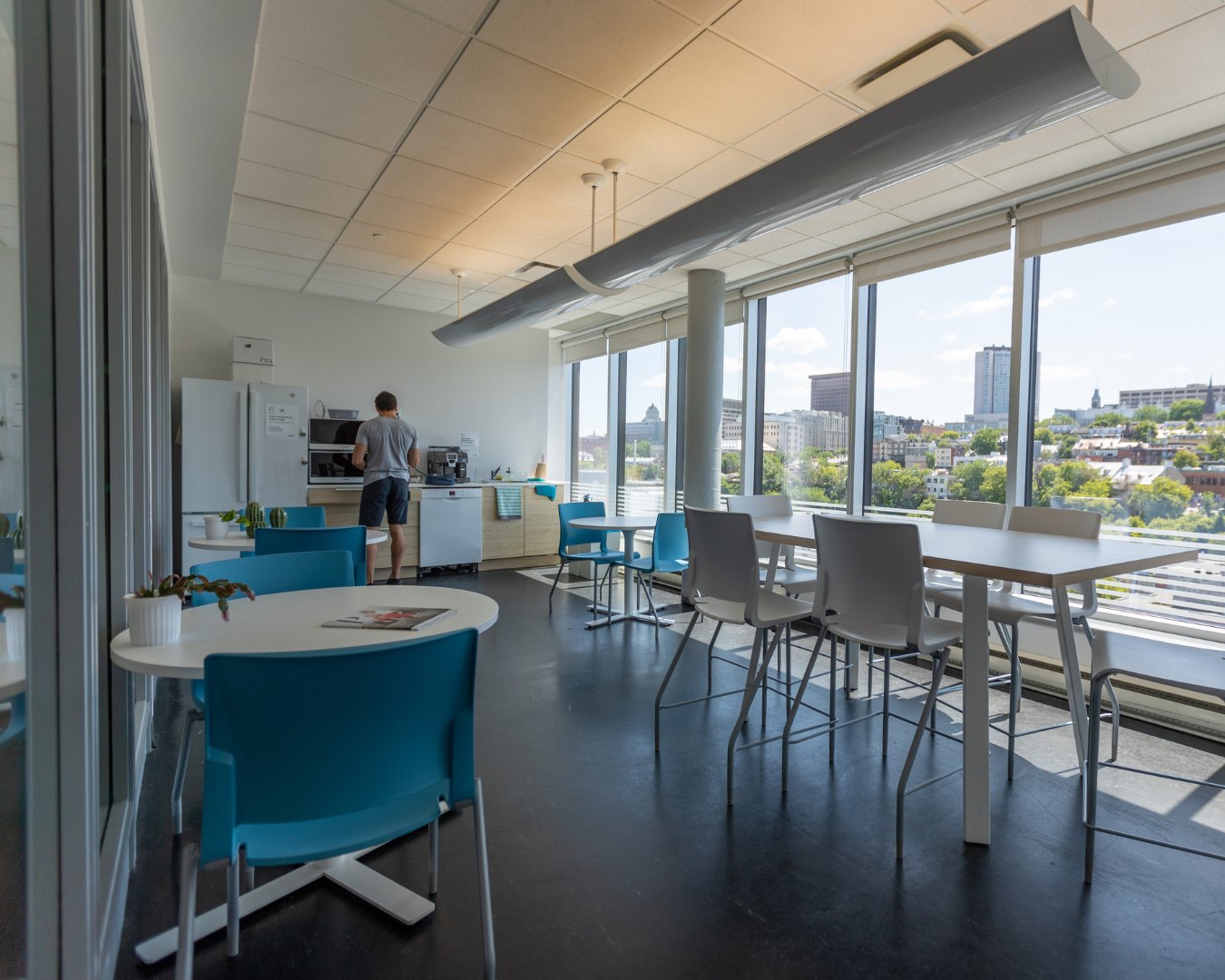 Kitchen with a view at Hedhofis Quebec City