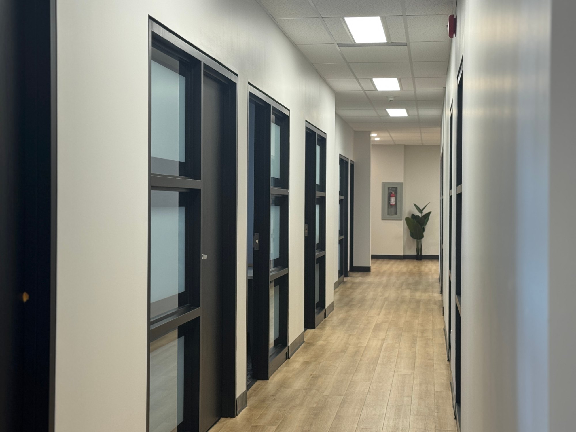 Office corridor at Hedhofis Trois-Rivières