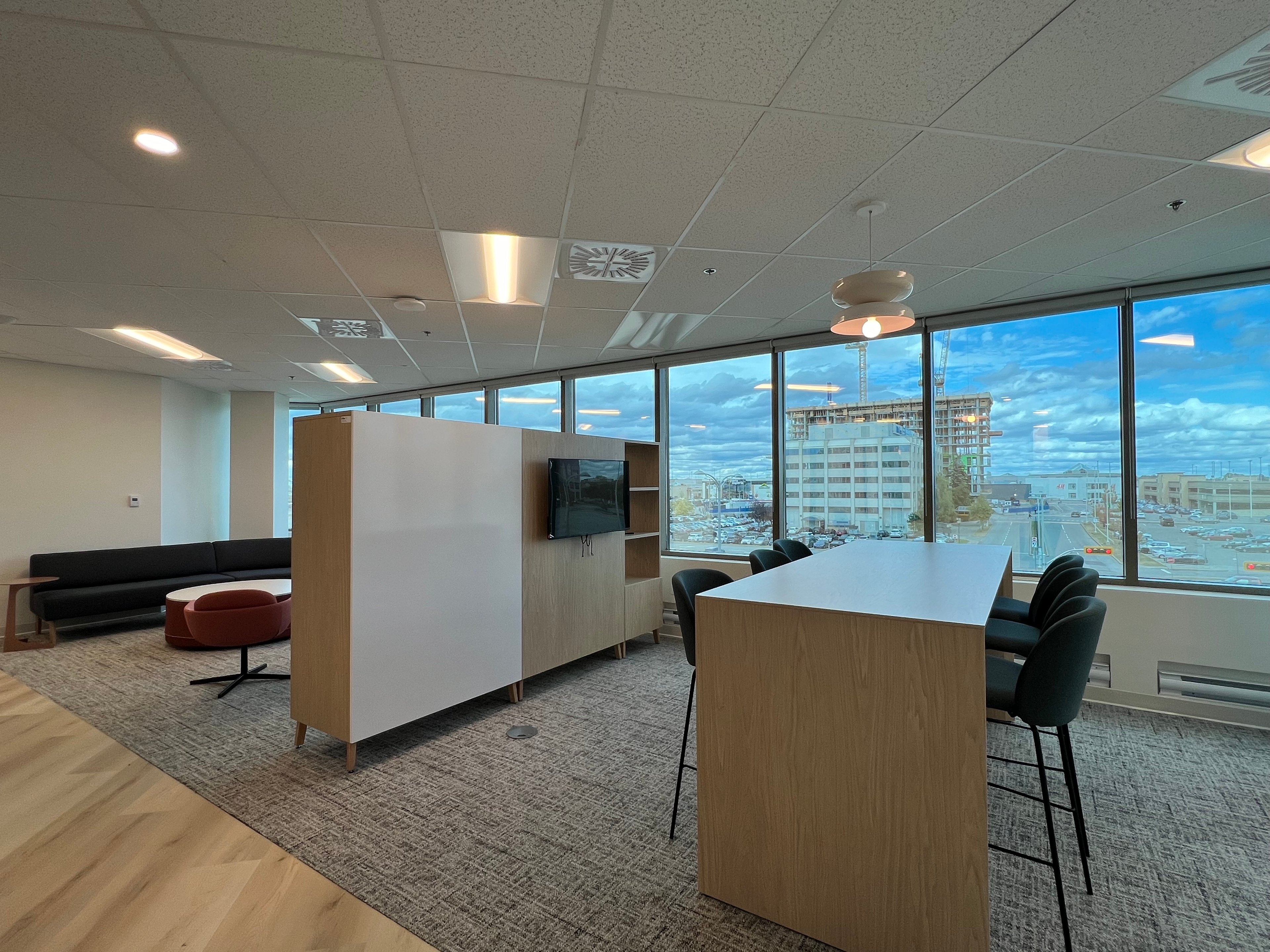 Hedhofis: Dynamic Coworking Spaces in Quebec
