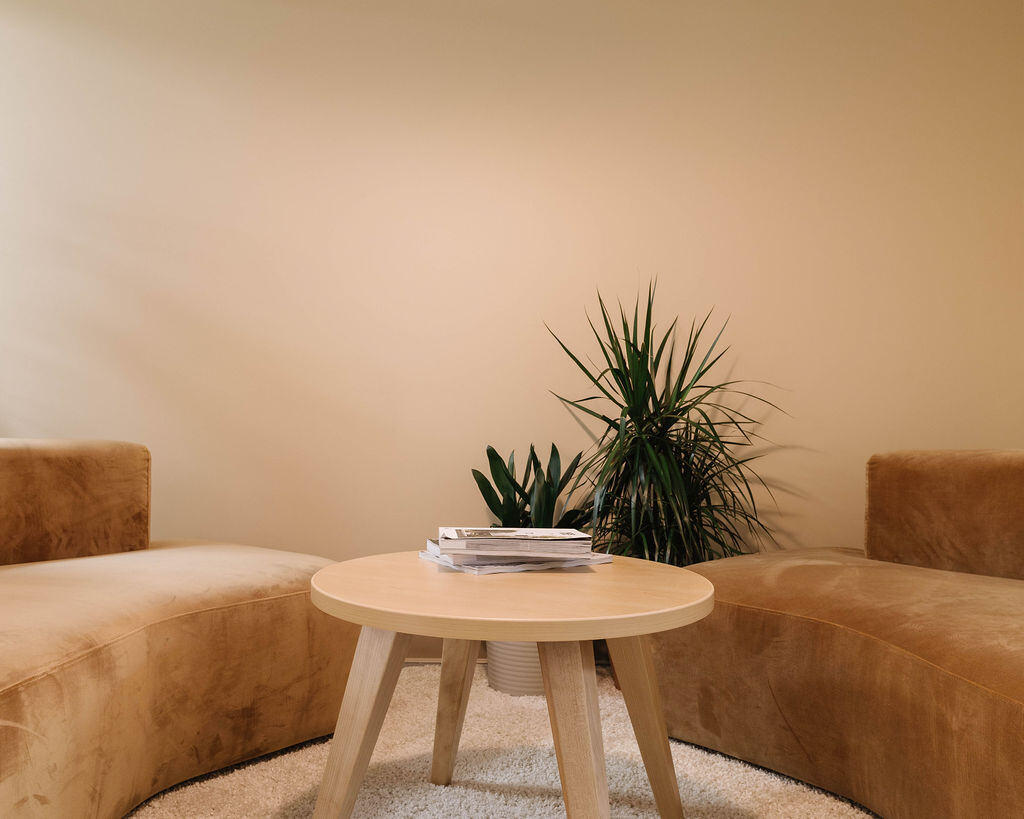 Coin lounge chez Hedhofis Brossard